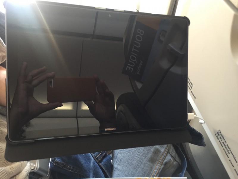 Tablette huawei trouvée dans un avion Ryanair