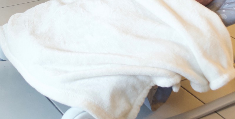 Couverture de naissance blanche en flanelle