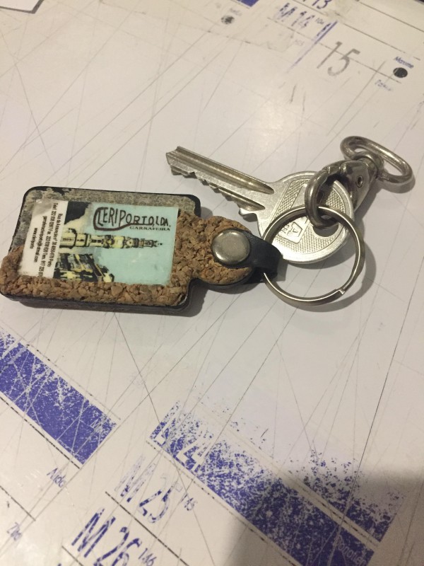 1 clé avec porte clé en liège portugais