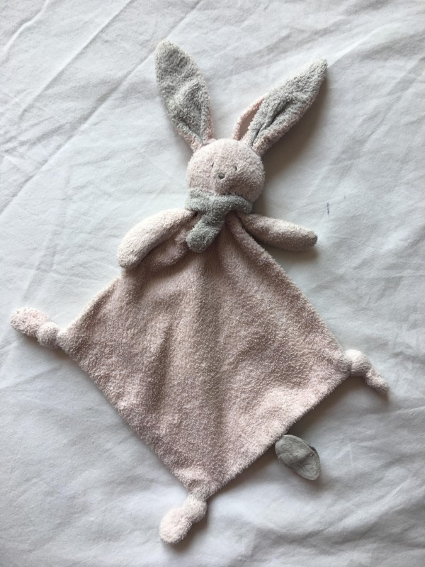 Doudou lapin rose pale - TRAM B - Grenoble - Direction Gières Plaine des sports