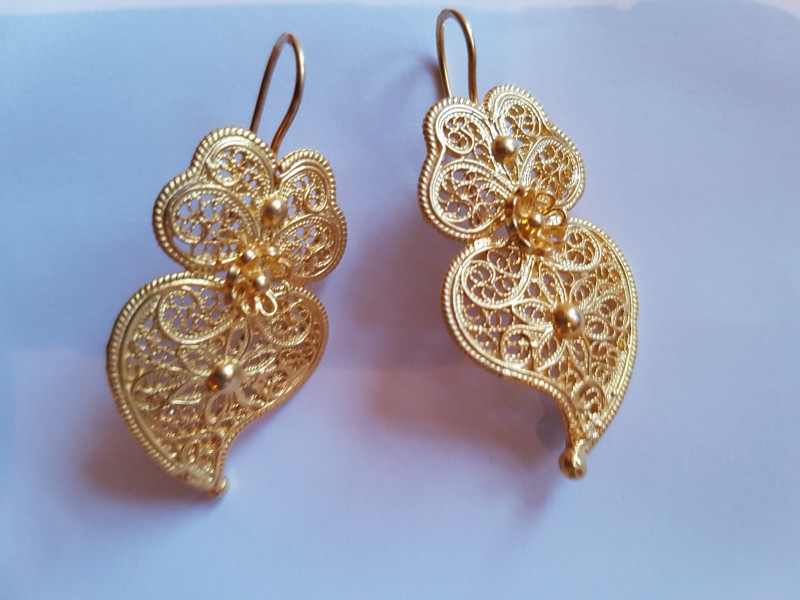 Boucles d'oreilles filigrane en or volé à Marseille