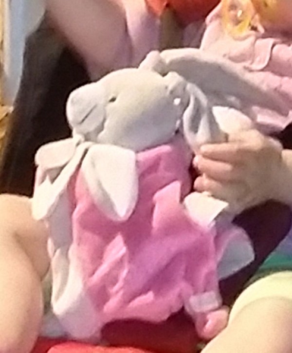Lapin rose doudou