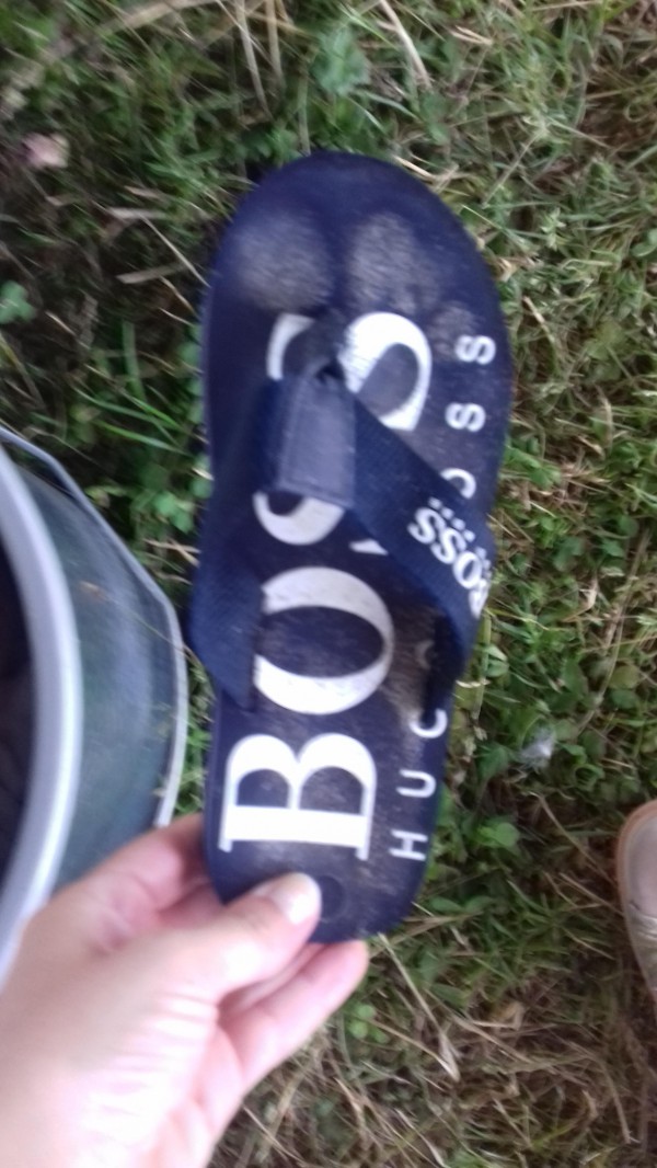 1 tong enfants hugo boss pointure 31 à la plage de dinard 35800