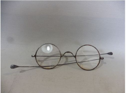 Paires de lunettes de vue rondes