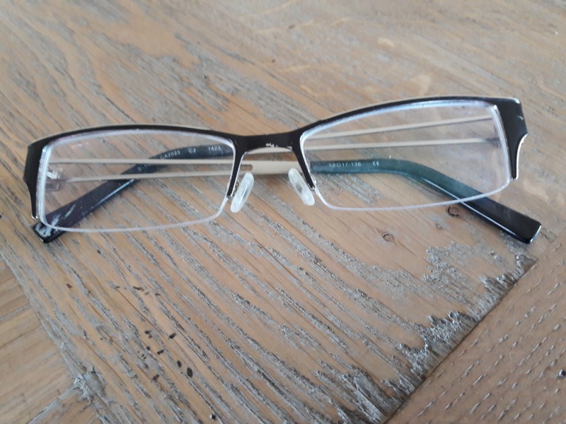 Lunettes trouvées au jardin de l'évéché a Limoges