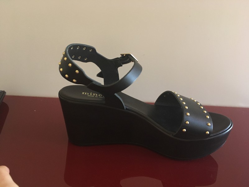 J’ai perdu une chaussure à talons!