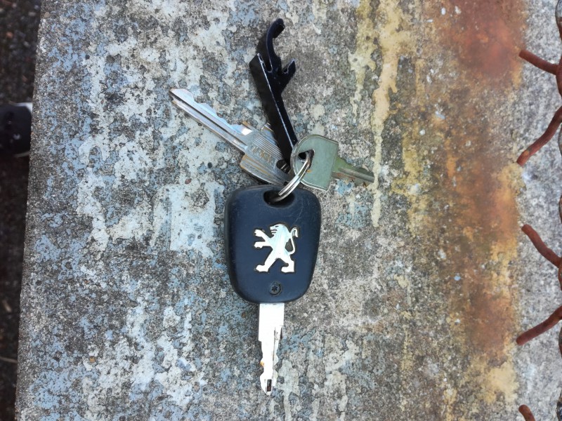 CLES VOITURE PEUGEOT - RUE DES CINQ CANTONS - ANGLET