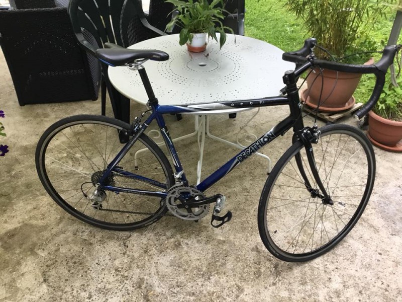 vélo course décathlon bleu volé en gare SNCF