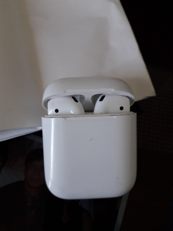 Trouvé Air Pod, ligne 8 entre daumesnil et ledru-rollin