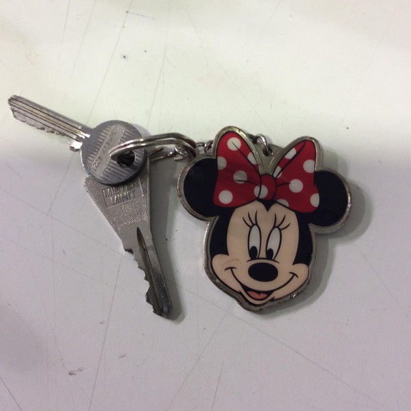 Trousseau avec 2 clés + porte clé avec tête Minnie