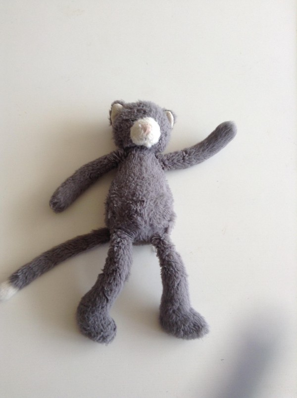 Doudou peluche chat gris et blanc
