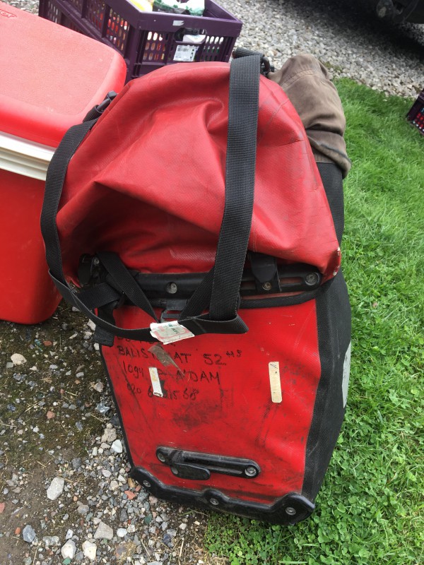 Sac de velo con portefeuille et vetements