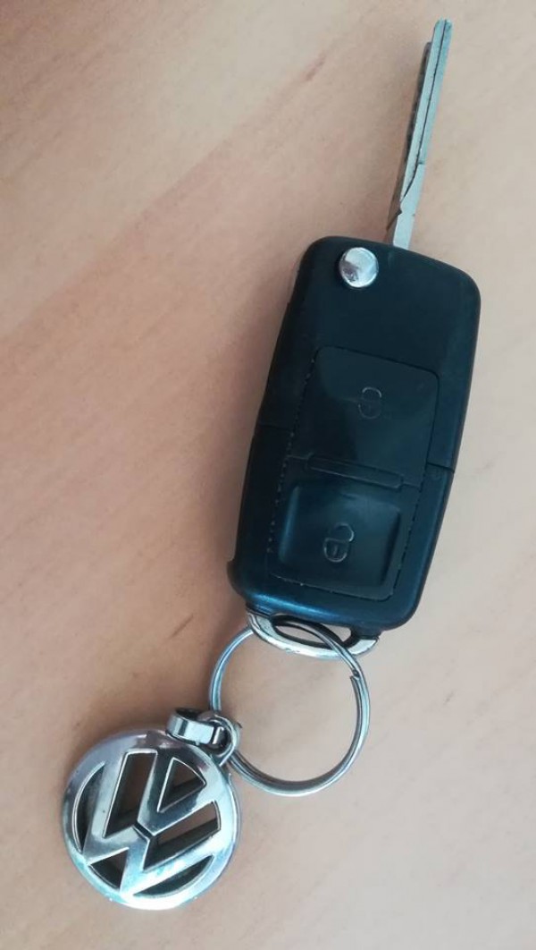 Trouvé Clé Voiture avec porte-clé WV