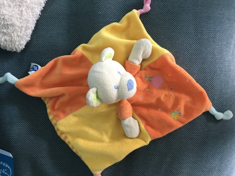 Perdu doudou ours jaune orange