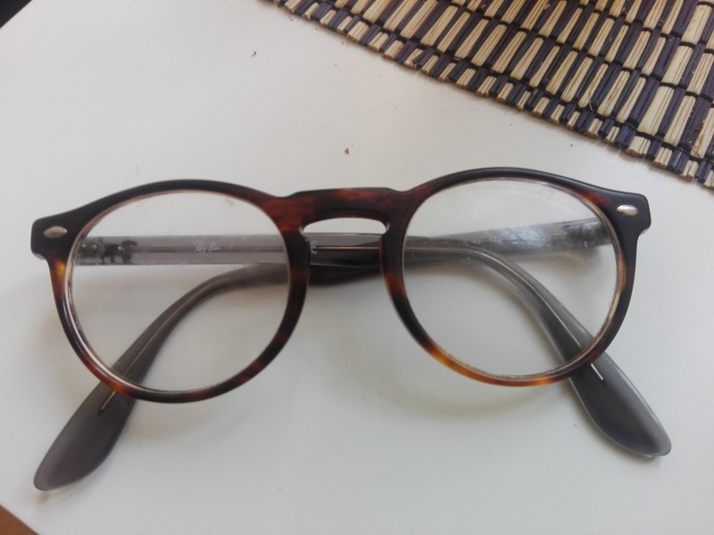 Trouvé Lunette à Lille, place de la treille