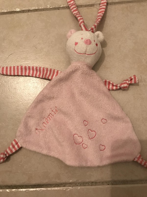 Doudou rose en tissu brodé Noemie