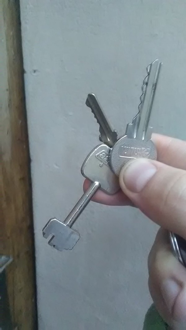 Perdu trousseau de 4 clefs, 1 porte blindéé, 1 porte, 1 boite aux lettres, 1 U antivol