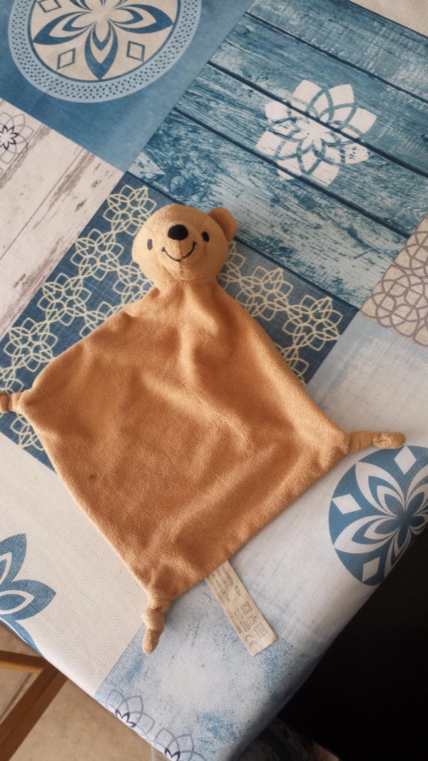 Perdu doudou ourson carré