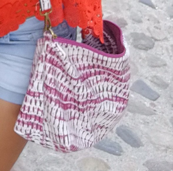 PERDU SAC A MAIN ROSE A RAYURES BLANCHES - DESIGUAL