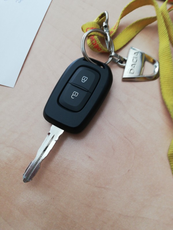Clé de voiture avec porte clé Dacia à Colmar le 17 octobre