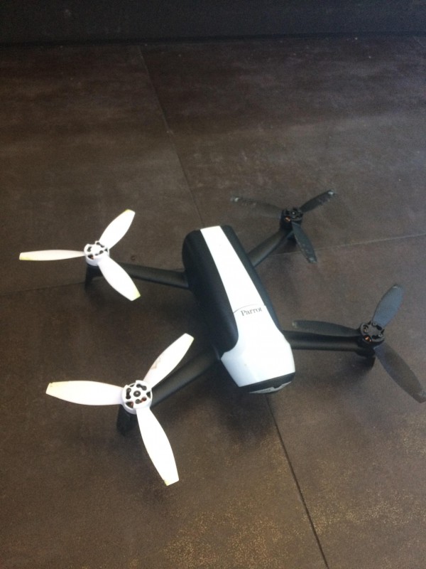 Drone parrot bebop 2 blanc et noir