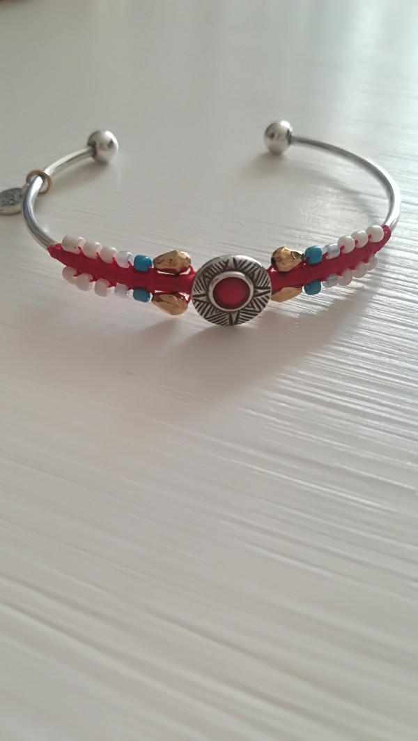 Bracelet Femme jonc argenté et perles fantaisie