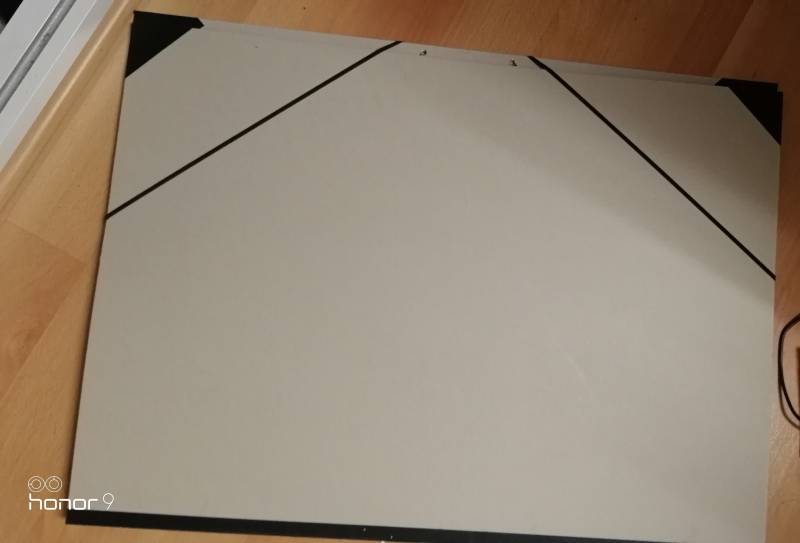 Perdu Pochette carton à dessin A3 grise sur la ligne 6
