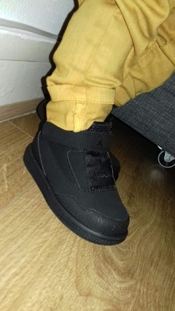 Chaussure enfantu noir taille 22
