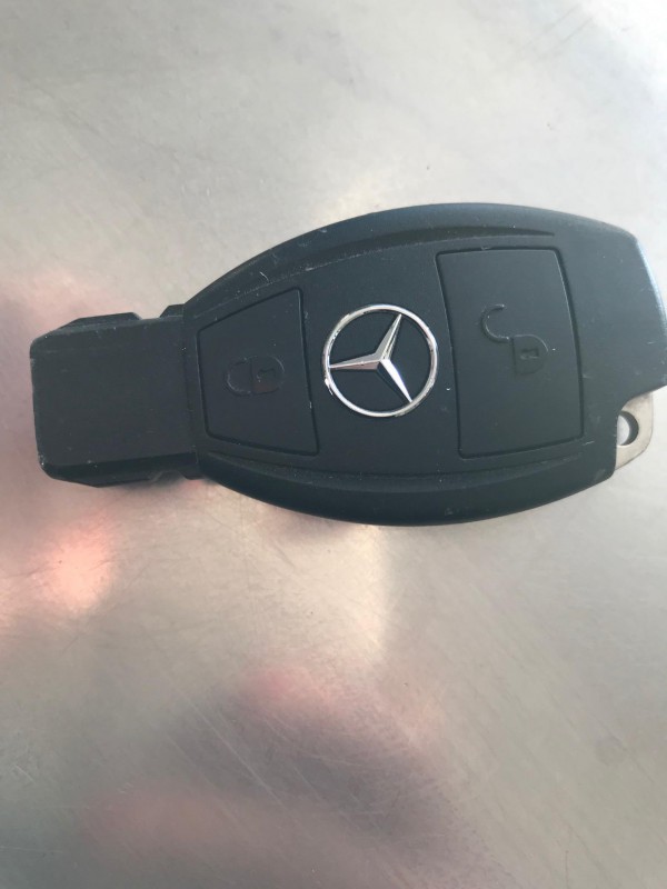 clé noire de voiture, mercedes à Avignon près des halles
