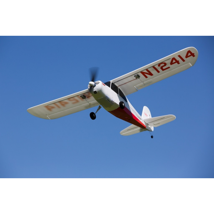 Avion radiocommandé blanc et rouge