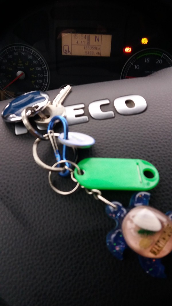 Trousseau de clés avec badge alarme ( trouvés dans le car)