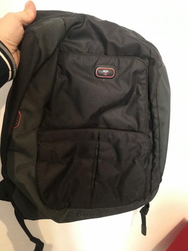 Sac à doc TUMI noir avec passeports GB et FR, CNI Ordi & Ipad - SNCF Mont St Roch