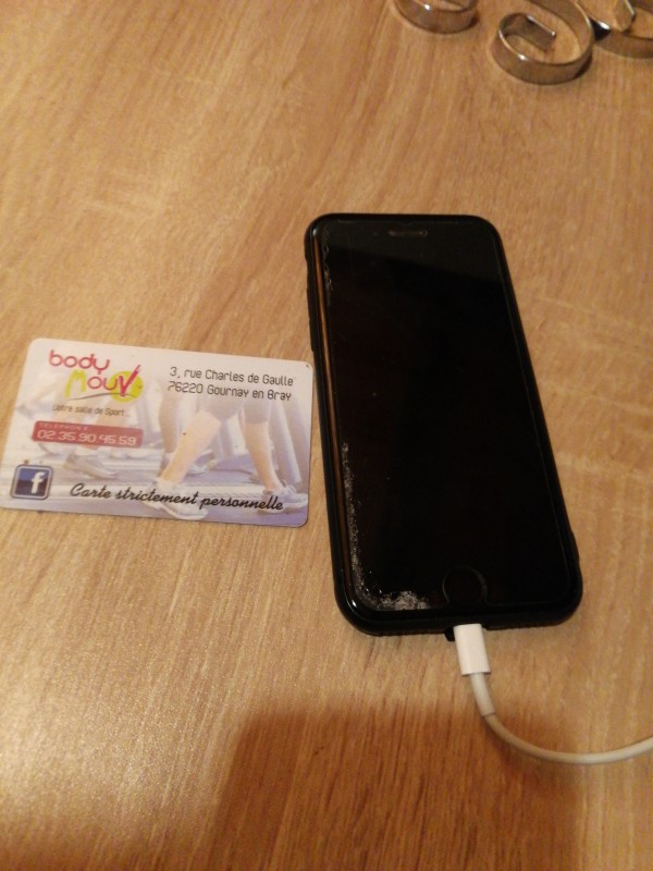 iPhone 7 trouvé à Les gets et carte body mouv