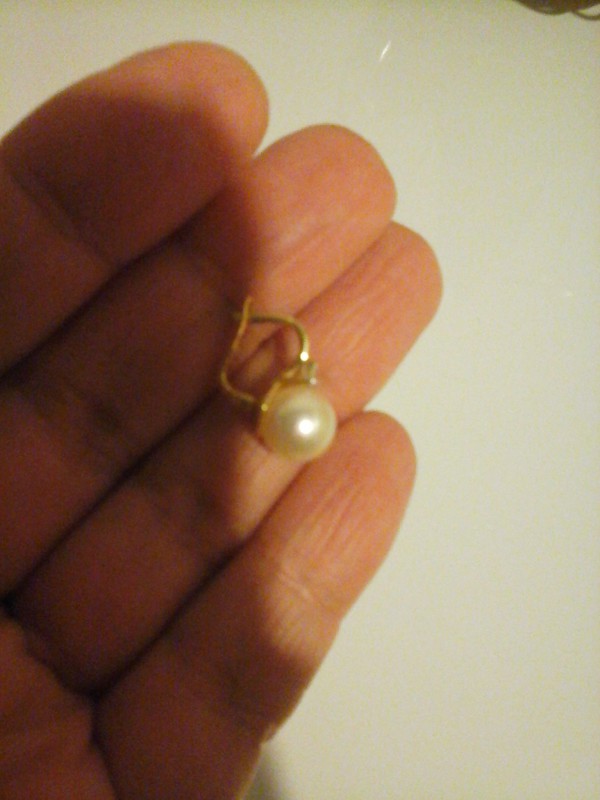 Une boucle d'oreille avec perle trouvée à ILLKIRCH à côté de l'ILLIADE