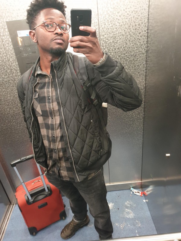 Oublié valise orange a l'arrêt de Rennes