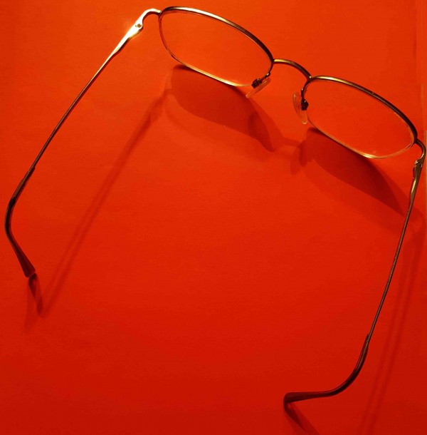 perdu paire de lunettes varilux avec monture métallique couleur argent