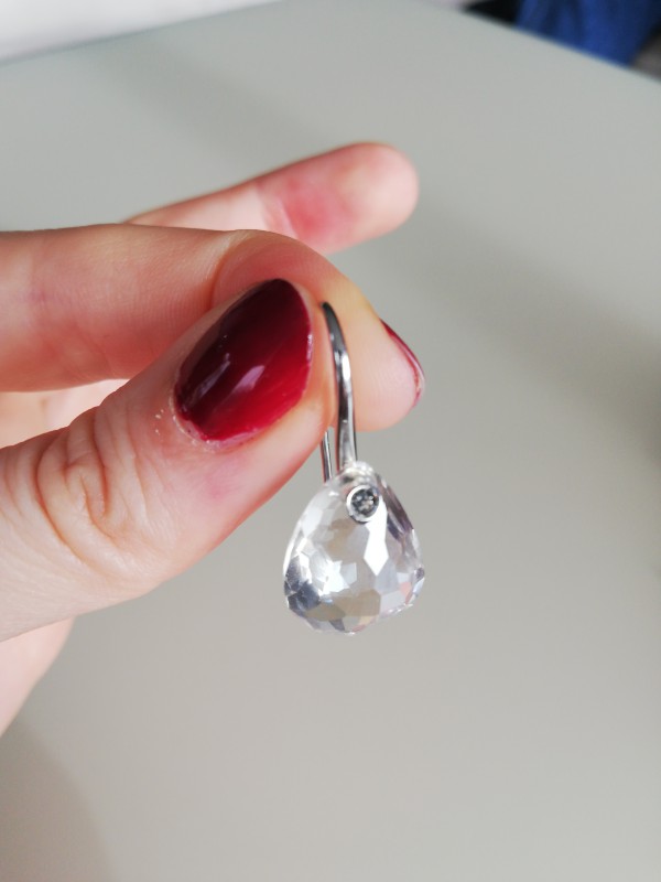 Perdu Boucle d'oreilles swarovski à Clermont-Ferrand
