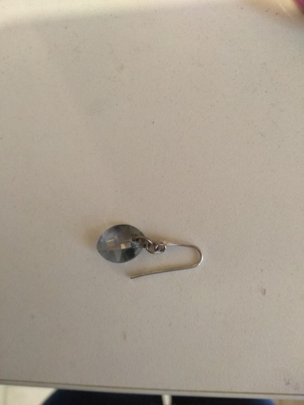 Boucle d'oreille orpheline
