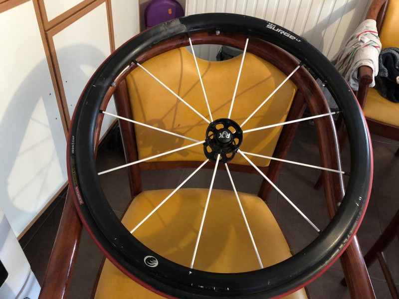 Roue de fauteuil roulant