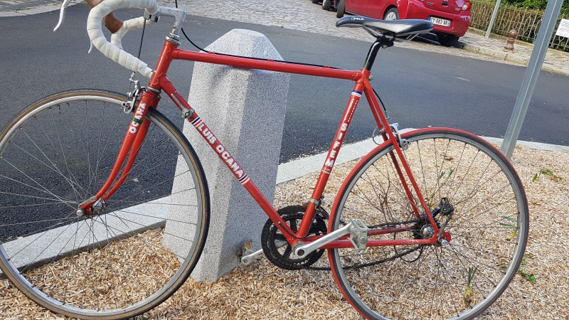 Vélo course rouge luis ocana, le mans