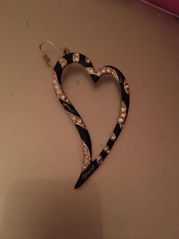 Boucle d’Oreille guess en forme de coeur