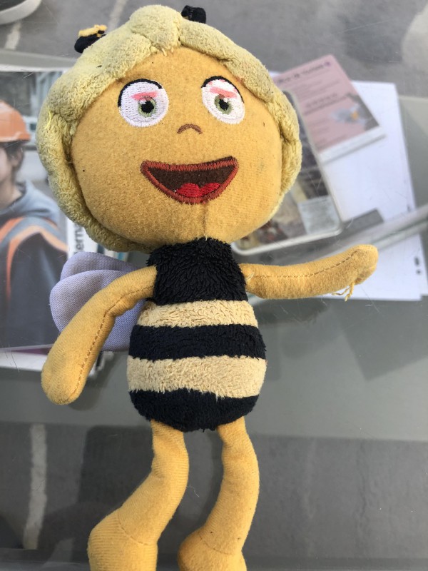 TROUVÉ DOUDOU MAYA L’ABEILLE