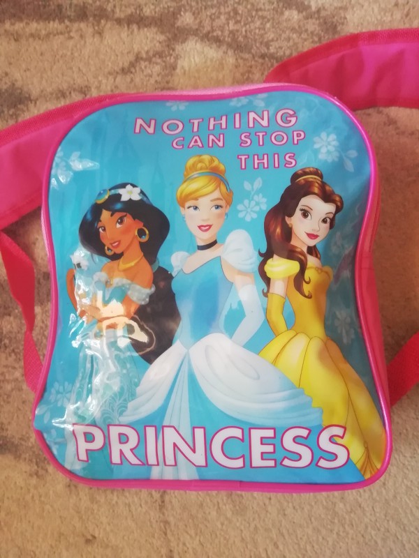 Trouvé sac rose princesses des 2 côtés