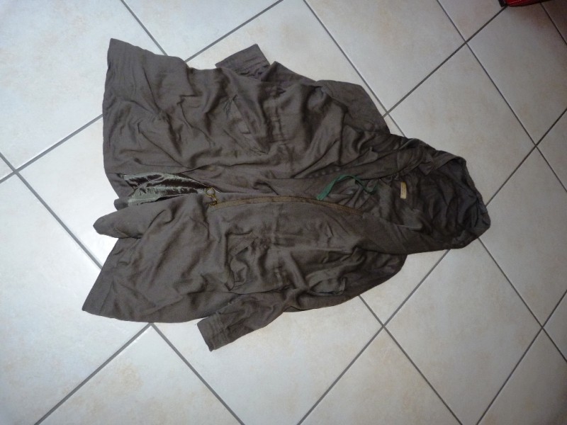 Veste parka kaki oubliée dans ma voiture