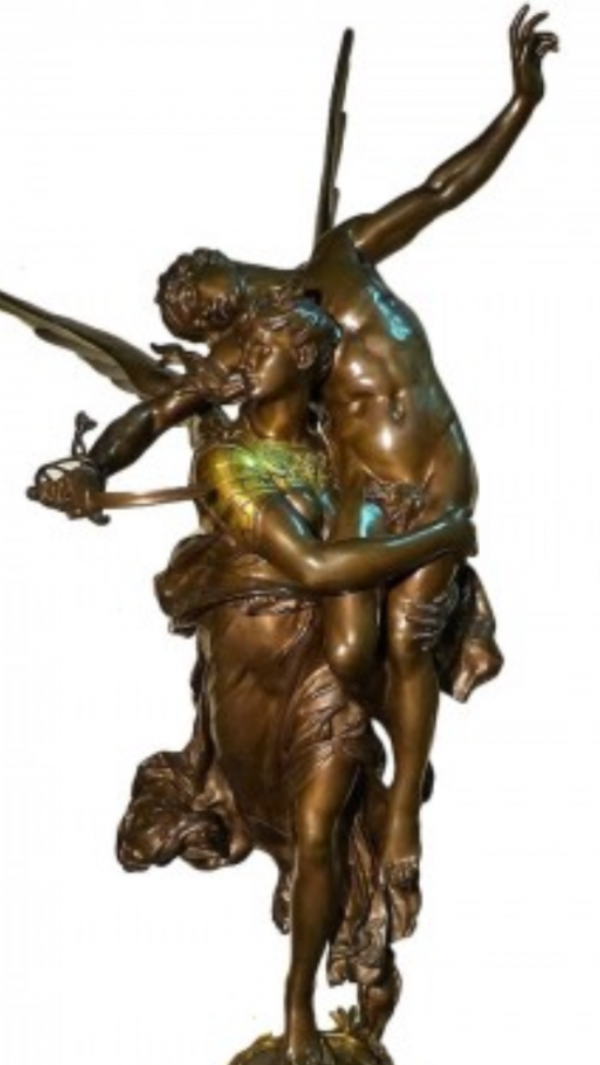Statue en bronze . Femme ailée .