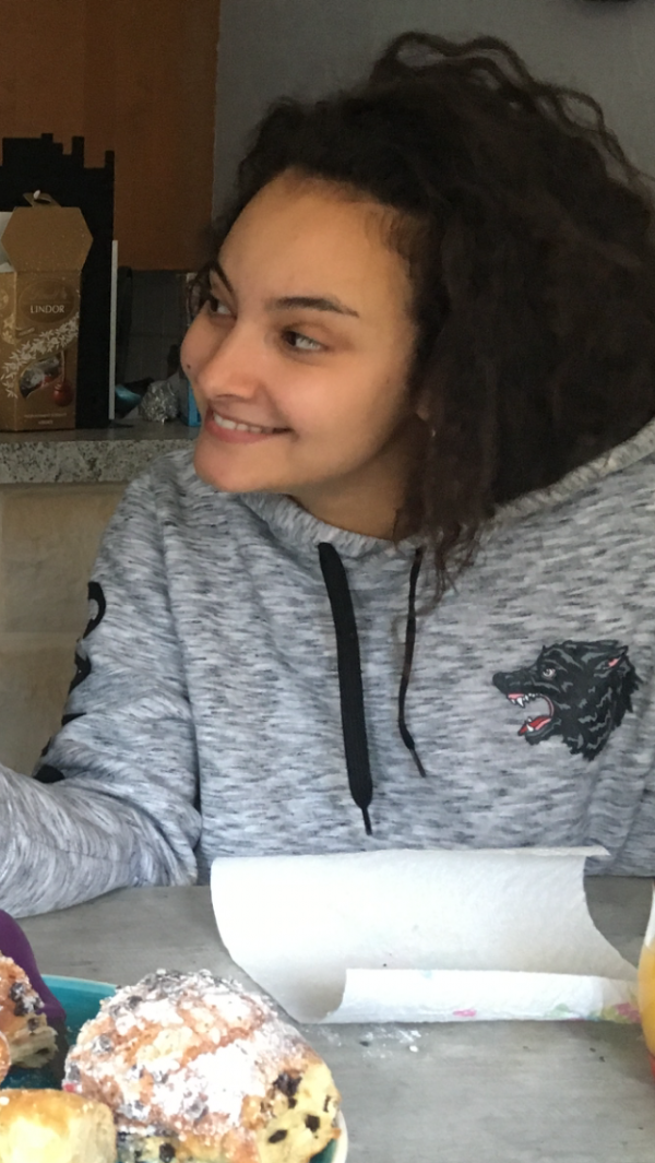 Perdu entre les douanes et l’embarquement un Sweat à capuche Hollister Gris