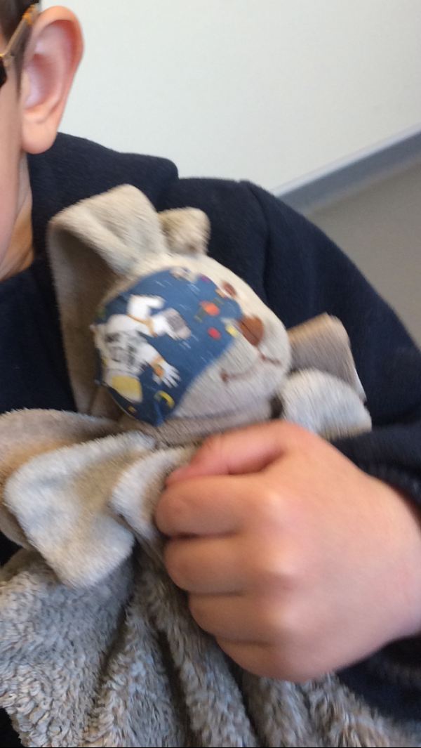 Perdu doudou lapin avec cache œil cap d’agde