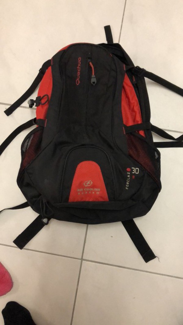 Sac à dos Forclaz 30L air Quechua mauve et noir
