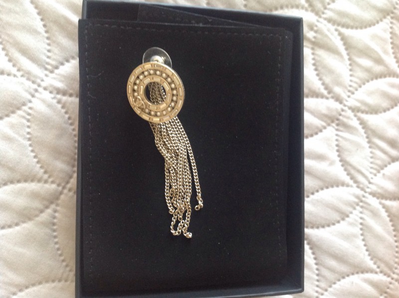 Perdue une boucle d oreille chanel