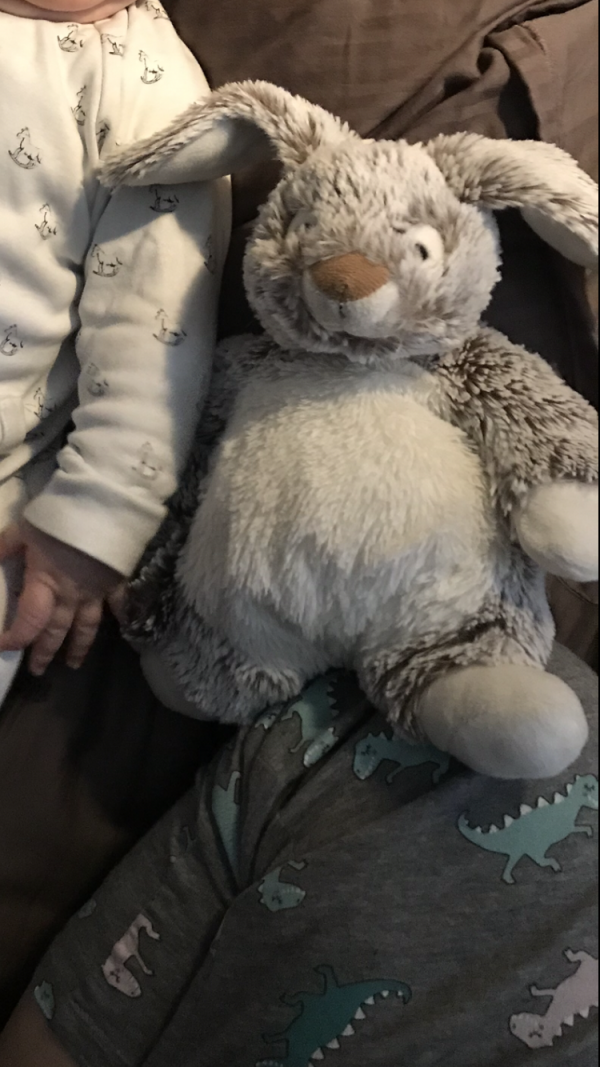 Doudou Lapin entre la FNAC de Bellecour et la basilique d’Ainay à Lyon